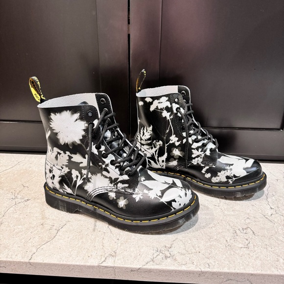 NIB Dr. Martens 1460 Pascal phantom floral and shadow backhand size 9 - Picture 5 of 6